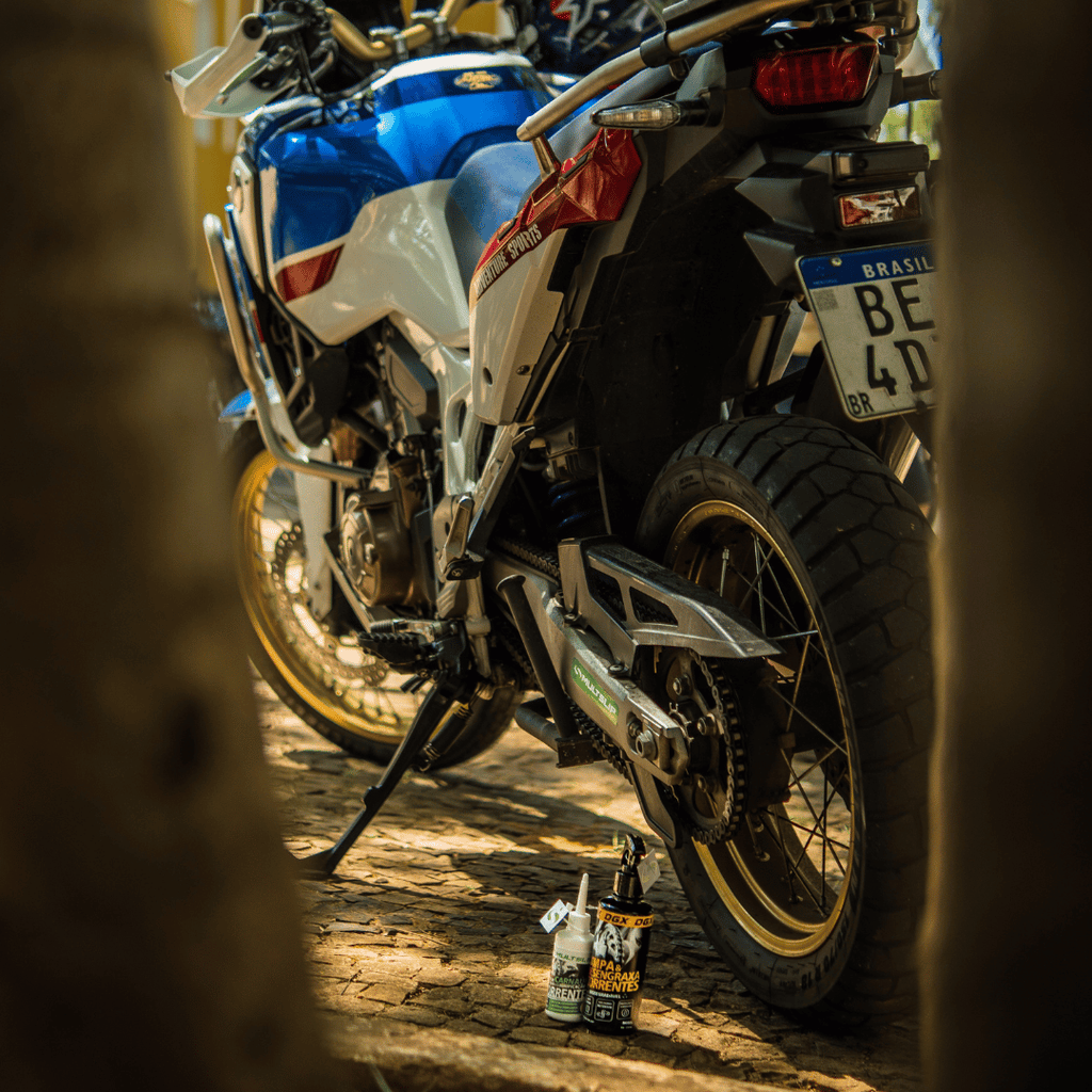 Kit Limpa & Lubrifica | 1 Cera de carnaúba 1 Desengraxante DGX